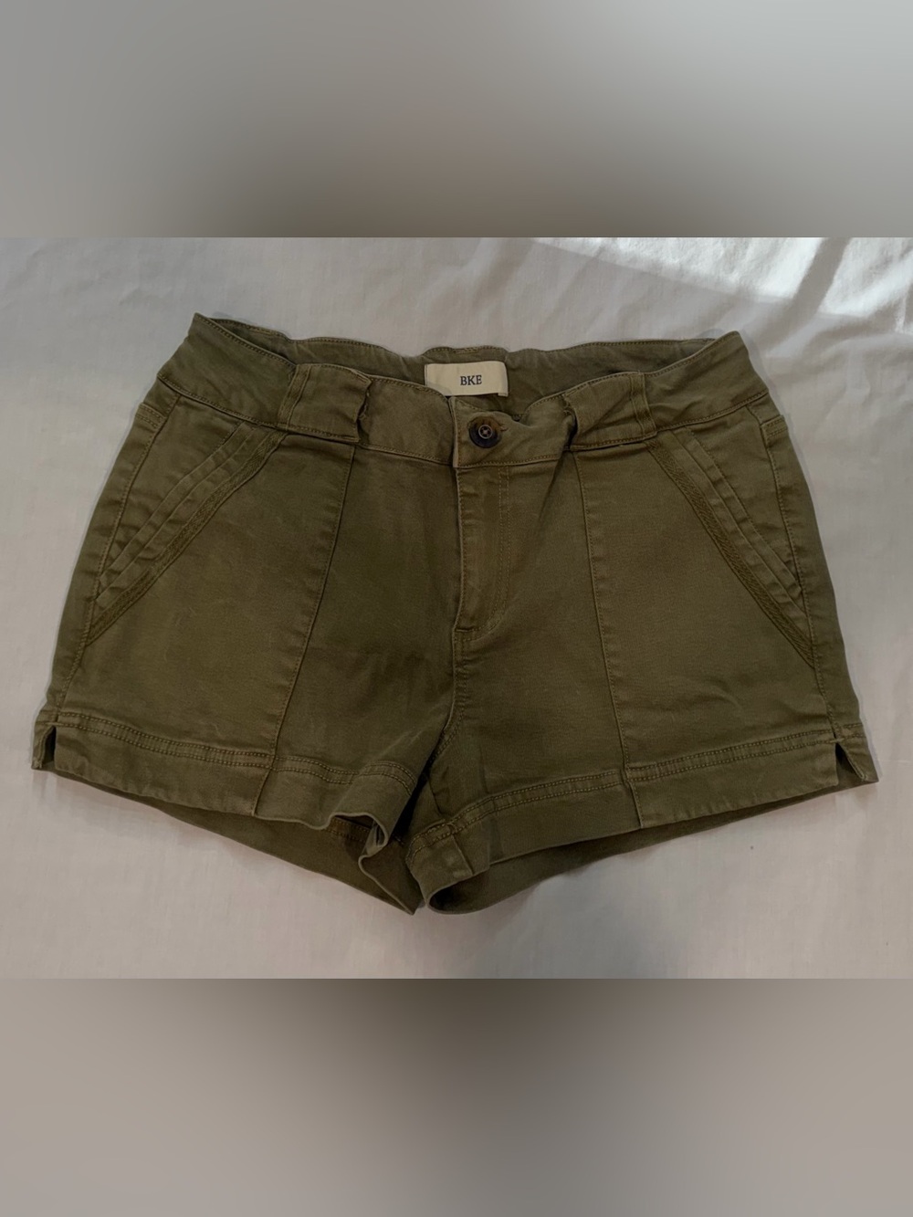 BKE by Buckle women’s olive/army-green utility-style shorts